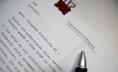 Eine Patientenverfügung kann formlos selbst erstellt werden,  (c) Lupo / Pixelio.de Eine Patientenverfügung kann formlos selbst erstellt werden,  (c) Lupo / Pixelio.de