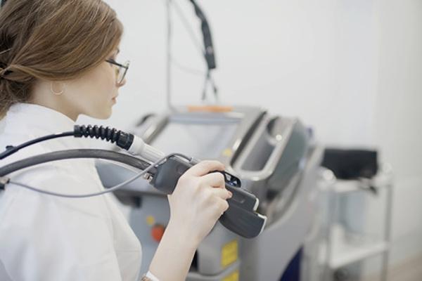 Laserbehandlung basiert auf High Tech 