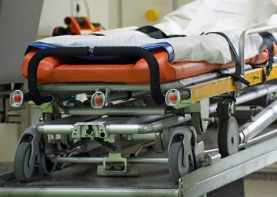 Krankentransport mit dem Rettungswagen,  (c) Ilona Brigitta Martin / pixelio.de Krankentransport mit dem Rettungswagen,  (c) Ilona Brigitta Martin / pixelio.de