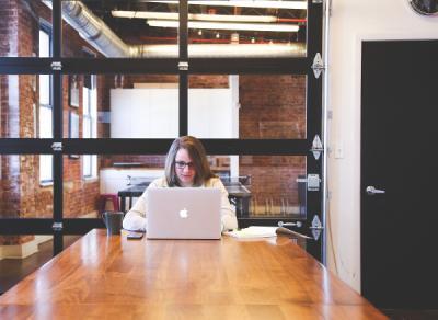 Werkstudent und Krankenkasse,  (c) StartupStockFotos  Werkstudent und Krankenkasse,  (c) StartupStockFotos