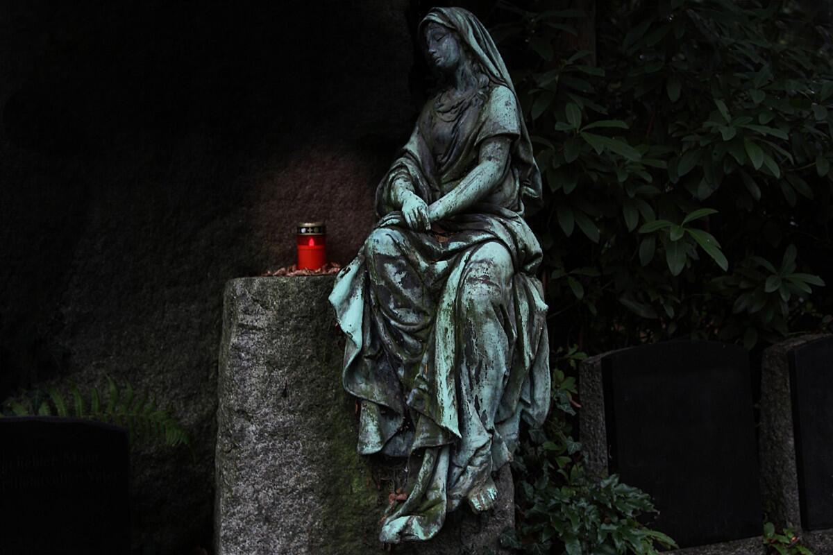 Die Krankenkasse zahlt nicht: Welche Kosten sind mit dem Totenschein verbunden?