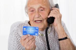 Senioren sind besonders gefährdet durch Telefonbetrug, (c) getty Images / AndreyPopov