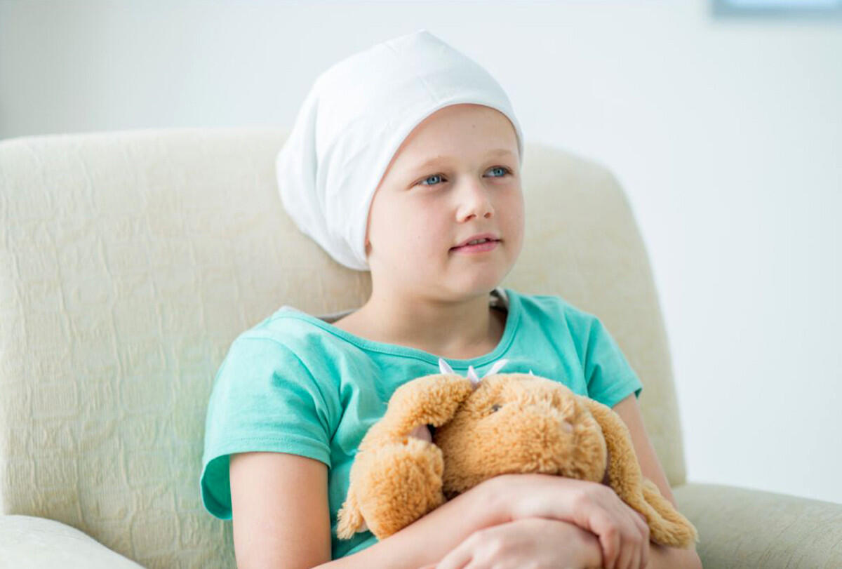 Krebskrankes Kind in einer Klinik  Krebskrankes Kind in einer Klinik