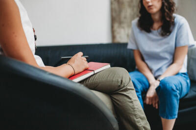therapeutisches Gespräch bei Verhaltenstherapie  ,  (c) getty Images / lorenzoantonucci therapeutisches Gespräch bei Verhaltenstherapie  ,  (c) getty Images / lorenzoantonucci