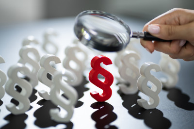 Rechtsprechung vor dem Sozialgericht,  (c) Getty Images / AndreyPopov