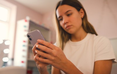 Studie zeigt: Social-Media erh&ouml;ht psychischen Druck bei jungen Menschen,  (c) getty Images / monkeybusinessimages