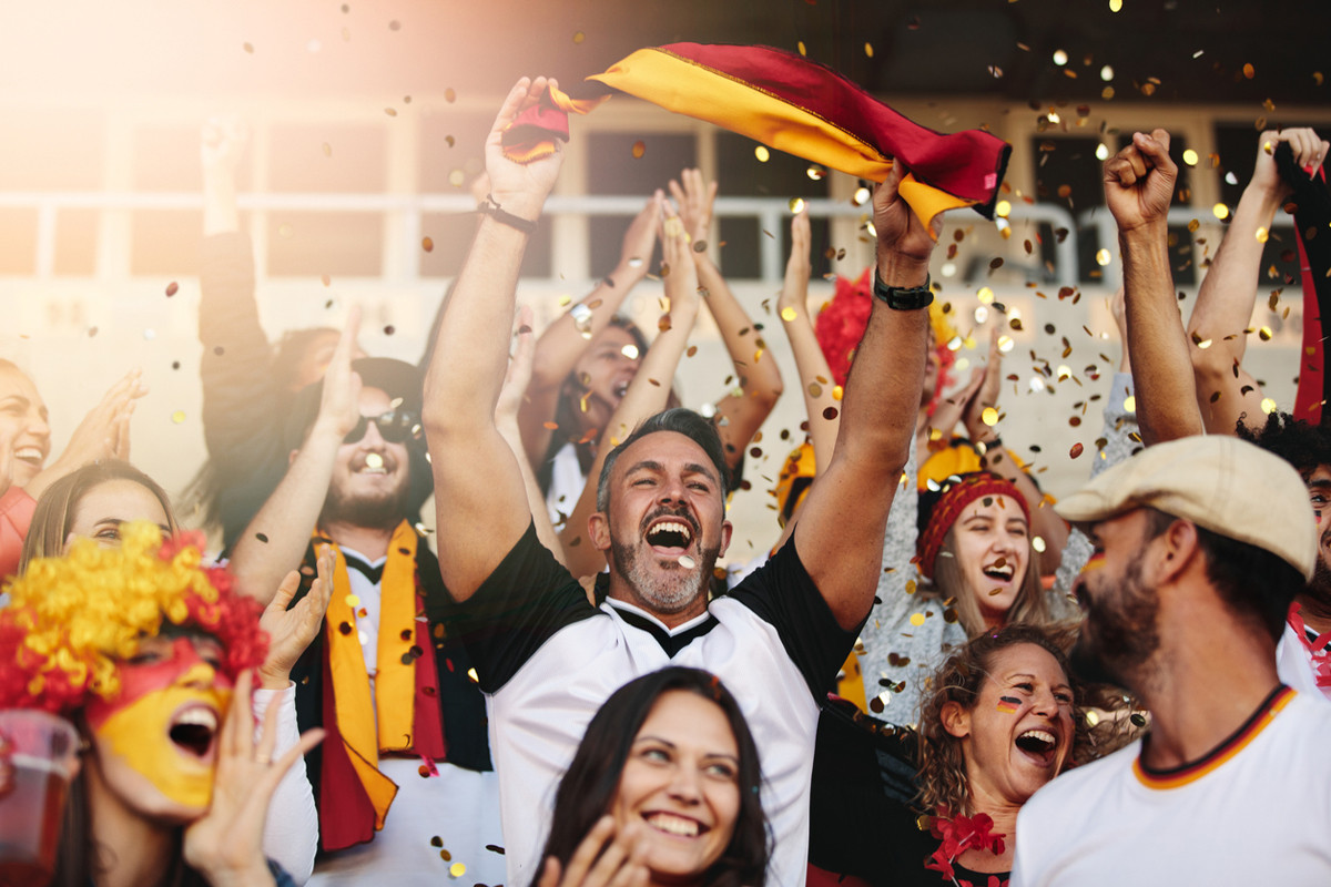 Unbeliebte politische Reformen und Fußball - Eine 'Brot und Spiele' Taktik der Politik? Unbeliebte politische Reformen und Fußball - Eine 'Brot und Spiele' Taktik der Politik?