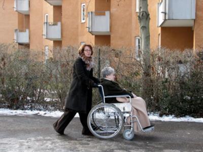 Bild zum Beitrag Pflegeunterstützungsgeld wird ausgeweitet: Zahlung an Angehörige nun 20 Tage möglich