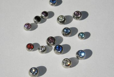 Piercings im Intimbereich sind beliebt aber nicht ungef&auml;hrlich,  (c) Maja Dumat / pixelio.de