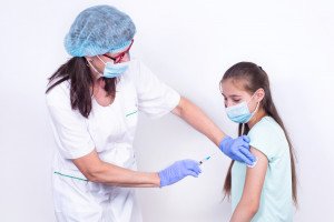 Corona-Impfung von Kindern ab 12 Jahren , (c) Getty Images / авторские