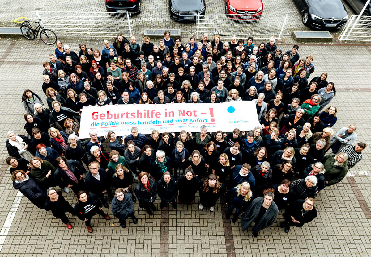 Hebammenprotest gegen Kürzungspläne der Ampel Hebammenprotest gegen Kürzungspläne der Ampel