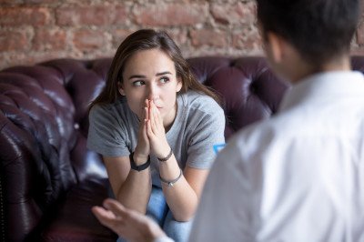 Psychotherapie für eine Jugendliche ,  (c) Getty Images / fizkes Psychotherapie für eine Jugendliche ,  (c) Getty Images / fizkes
