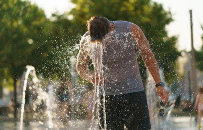 Gibt es ein Recht auf Hitzefrei f&uuml;r Arbeitnehmer?,  (c) Getty Images / Yury Karamanenko